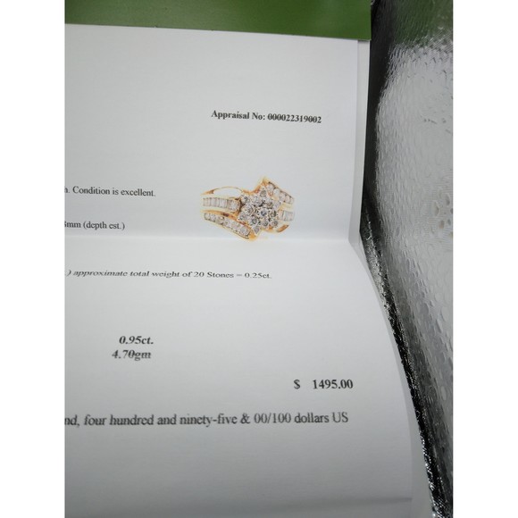 10kt Gold diamond flower ring - Picture 9 of 9